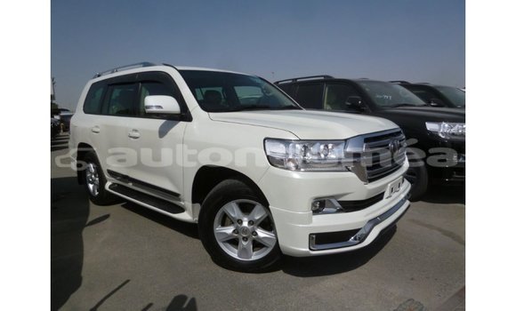 Acheter Import Voiture Toyota Land Cruiser Blanc à Import - Dubai, Iles Acheter Import Voiture Toyota Land Cruiser Blanc à Import - Dubai, Iles