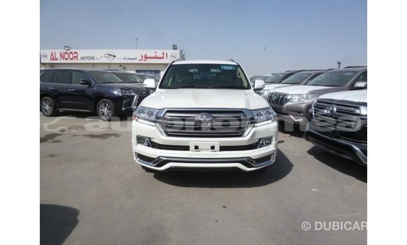 Acheter Import Voiture Toyota Land Cruiser Blanc à Import - Dubai, Iles Acheter Import Voiture Toyota Land Cruiser Blanc à Import - Dubai, Iles