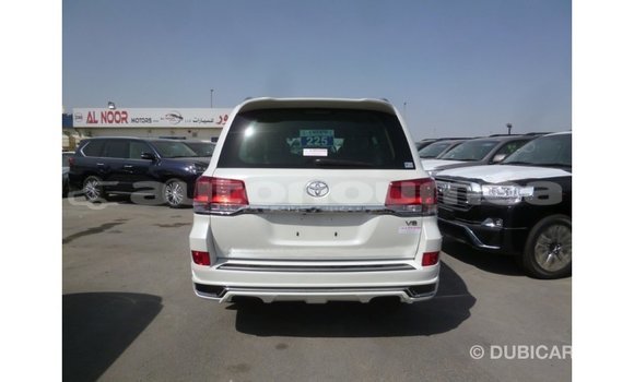 Acheter Import Voiture Toyota Land Cruiser Blanc à Import - Dubai, Iles Acheter Import Voiture Toyota Land Cruiser Blanc à Import - Dubai, Iles