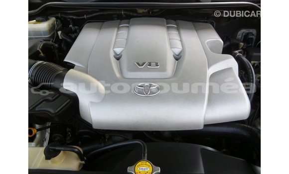 Acheter Import Voiture Toyota Land Cruiser Blanc à Import - Dubai, Iles Acheter Import Voiture Toyota Land Cruiser Blanc à Import - Dubai, Iles