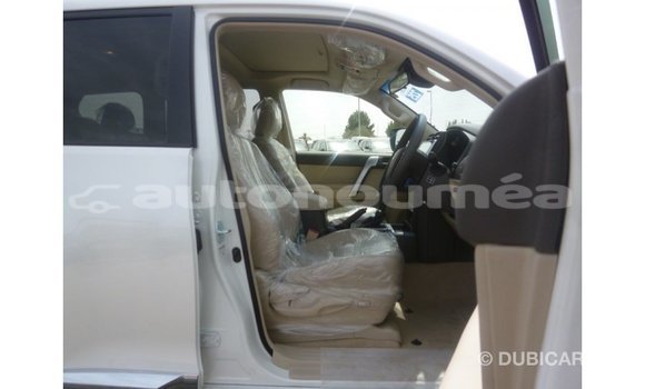 Acheter Import Voiture Toyota Prado Blanc à Import - Dubai, Iles Acheter Import Voiture Toyota Prado Blanc à Import - Dubai, Iles