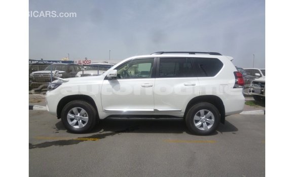 Acheter Import Voiture Toyota Prado Blanc à Import - Dubai, Iles Acheter Import Voiture Toyota Prado Blanc à Import - Dubai, Iles