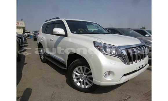 Acheter Import Voiture Toyota Prado Blanc à Import - Dubai, Iles Acheter Import Voiture Toyota Prado Blanc à Import - Dubai, Iles