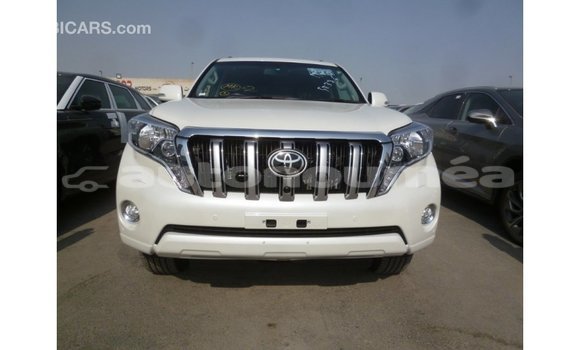 Acheter Import Voiture Toyota Prado Blanc à Import - Dubai, Iles Acheter Import Voiture Toyota Prado Blanc à Import - Dubai, Iles