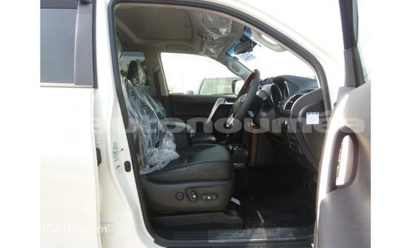 Acheter Import Voiture Toyota Prado Blanc à Import - Dubai, Iles Acheter Import Voiture Toyota Prado Blanc à Import - Dubai, Iles