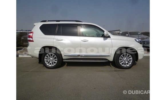 Acheter Import Voiture Toyota Prado Blanc à Import - Dubai, Iles Acheter Import Voiture Toyota Prado Blanc à Import - Dubai, Iles
