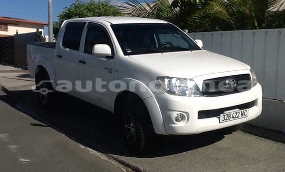 Buy Used Toyota Hilux White Car in Noumea in Sud Buy Used Toyota Hilux White Car in Noumea in Sud