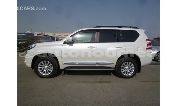 Acheter Import Voiture Toyota Prado Blanc à Import - Dubai, Iles Acheter Import Voiture Toyota Prado Blanc à Import - Dubai, Iles
