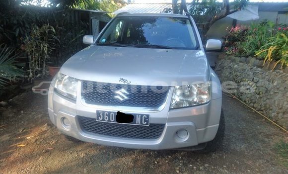 Buy Used Suzuki Grand Vitara Silver Car in Poindimie in Nord