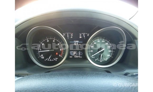 Acheter Import Voiture Toyota Land Cruiser Blanc à Import - Dubai, Iles Acheter Import Voiture Toyota Land Cruiser Blanc à Import - Dubai, Iles