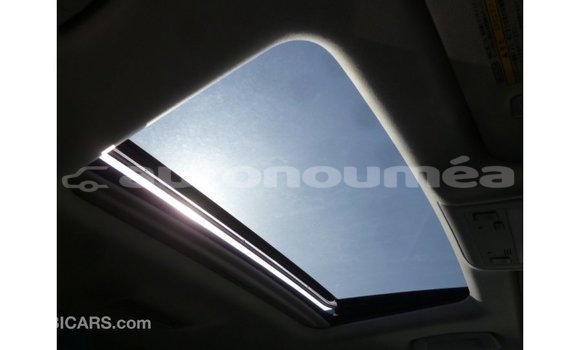 Acheter Import Voiture Toyota Land Cruiser Blanc à Import - Dubai, Iles Acheter Import Voiture Toyota Land Cruiser Blanc à Import - Dubai, Iles