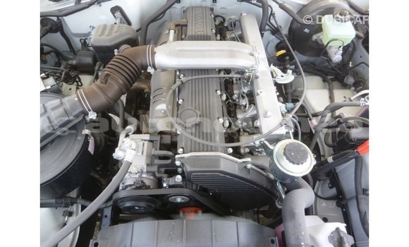 Acheter Import Voiture Toyota Land Cruiser Blanc à Import - Dubai, Iles Acheter Import Voiture Toyota Land Cruiser Blanc à Import - Dubai, Iles