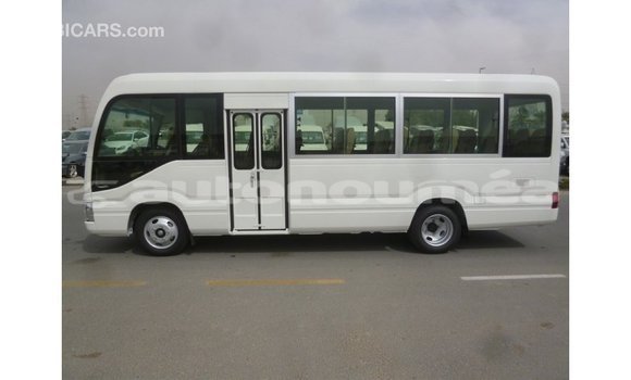 Acheter Import Voiture Toyota Coaster Blanc à Import - Dubai, Iles Acheter Import Voiture Toyota Coaster Blanc à Import - Dubai, Iles