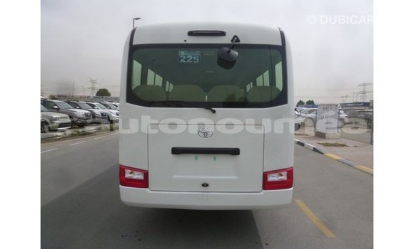 Acheter Import Voiture Toyota Coaster Blanc à Import - Dubai, Iles Acheter Import Voiture Toyota Coaster Blanc à Import - Dubai, Iles
