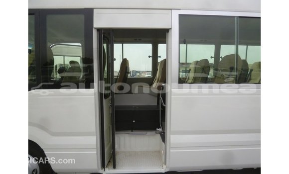 Acheter Import Voiture Toyota Coaster Blanc à Import - Dubai, Iles Acheter Import Voiture Toyota Coaster Blanc à Import - Dubai, Iles