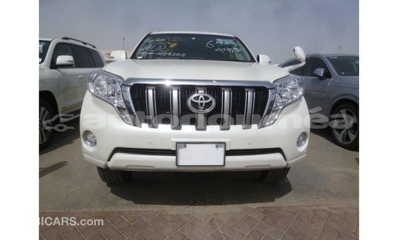 Acheter Import Voiture Toyota Prado Blanc à Import - Dubai, Iles Acheter Import Voiture Toyota Prado Blanc à Import - Dubai, Iles