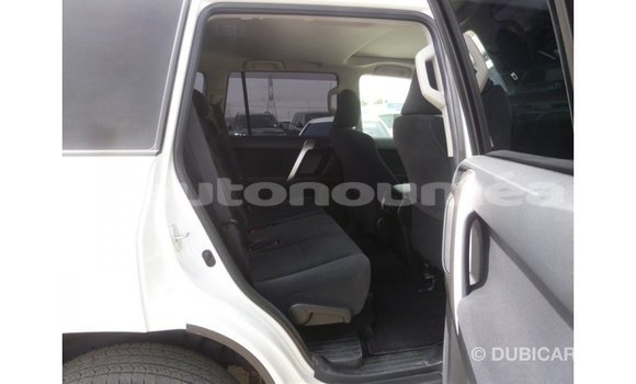 Acheter Import Voiture Toyota Prado Blanc à Import - Dubai, Iles Acheter Import Voiture Toyota Prado Blanc à Import - Dubai, Iles