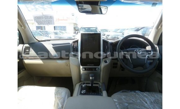 Acheter Import Voiture Toyota Land Cruiser Blanc à Import - Dubai, Iles Acheter Import Voiture Toyota Land Cruiser Blanc à Import - Dubai, Iles