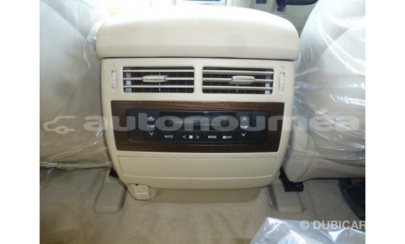 Acheter Import Voiture Toyota Land Cruiser Blanc à Import - Dubai, Iles Acheter Import Voiture Toyota Land Cruiser Blanc à Import - Dubai, Iles