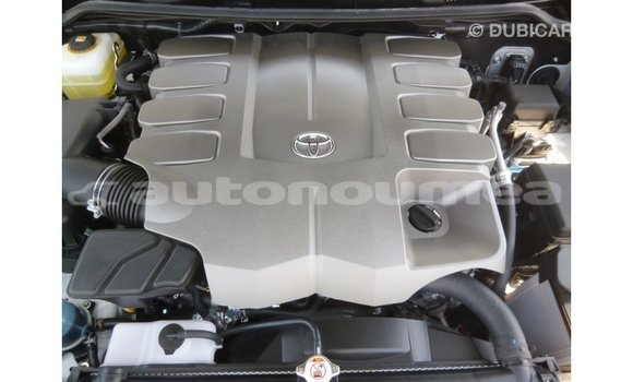 Acheter Import Voiture Toyota Land Cruiser Blanc à Import - Dubai, Iles Acheter Import Voiture Toyota Land Cruiser Blanc à Import - Dubai, Iles
