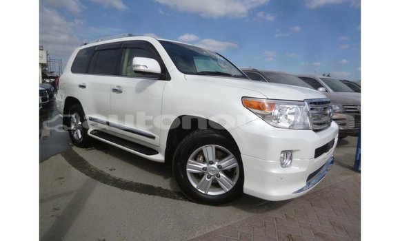 Acheter Import Voiture Toyota Land Cruiser Blanc à Import - Dubai, Iles Acheter Import Voiture Toyota Land Cruiser Blanc à Import - Dubai, Iles