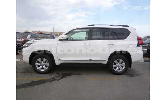 Acheter Import Voiture Toyota Prado Blanc à Import - Dubai, Iles Acheter Import Voiture Toyota Prado Blanc à Import - Dubai, Iles