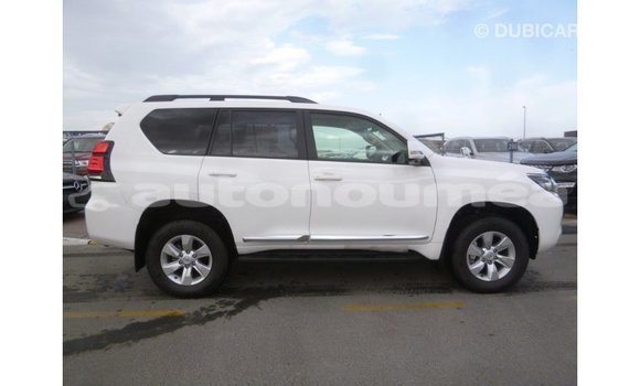 Acheter Import Voiture Toyota Prado Blanc à Import - Dubai, Iles Acheter Import Voiture Toyota Prado Blanc à Import - Dubai, Iles