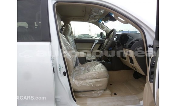 Acheter Import Voiture Toyota Prado Blanc à Import - Dubai, Iles Acheter Import Voiture Toyota Prado Blanc à Import - Dubai, Iles