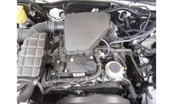 Acheter Import Voiture Toyota Prado Blanc à Import - Dubai, Iles Acheter Import Voiture Toyota Prado Blanc à Import - Dubai, Iles