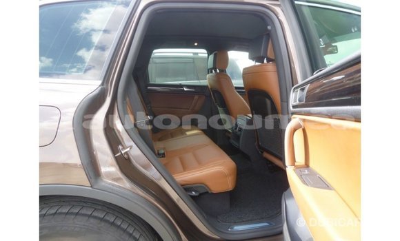 Acheter Import Voiture Volkswagen Touareg Marron à Import - Dubai, Iles Acheter Import Voiture Volkswagen Touareg Marron à Import - Dubai, Iles