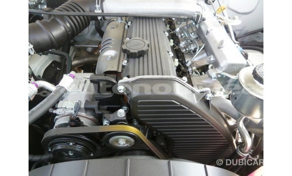 Acheter Import Voiture Toyota Land Cruiser Blanc à Import - Dubai, Iles Acheter Import Voiture Toyota Land Cruiser Blanc à Import - Dubai, Iles