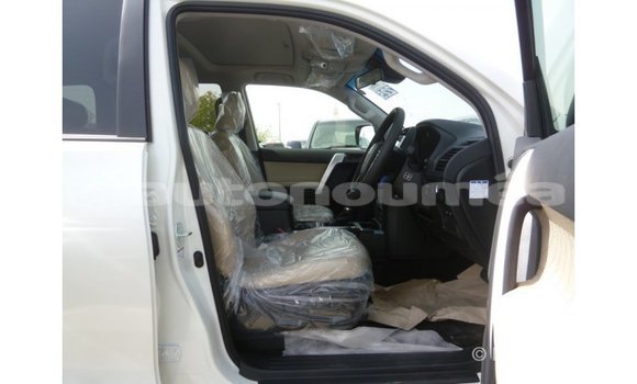 Acheter Import Voiture Toyota Prado Blanc à Import - Dubai, Iles Acheter Import Voiture Toyota Prado Blanc à Import - Dubai, Iles