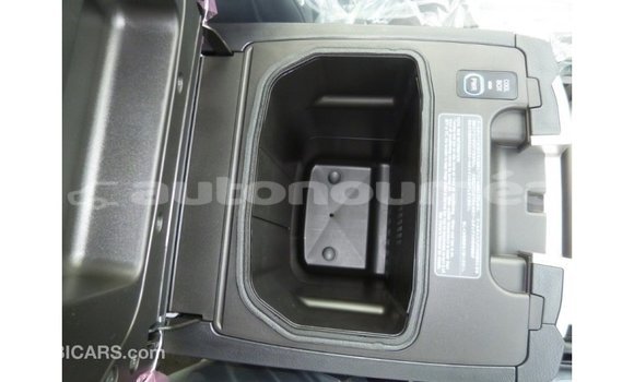 Acheter Import Voiture Toyota Land Cruiser Noir à Import - Dubai, Iles Acheter Import Voiture Toyota Land Cruiser Noir à Import - Dubai, Iles