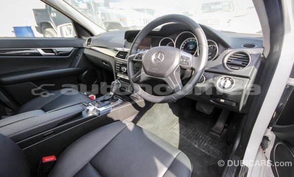 Acheter Import Voiture Mercedes-Benz 200 Blanc à Import - Dubai, Iles Acheter Import Voiture Mercedes-Benz 200 Blanc à Import - Dubai, Iles