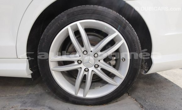 Acheter Import Voiture Mercedes-Benz 200 Blanc à Import - Dubai, Iles Acheter Import Voiture Mercedes-Benz 200 Blanc à Import - Dubai, Iles