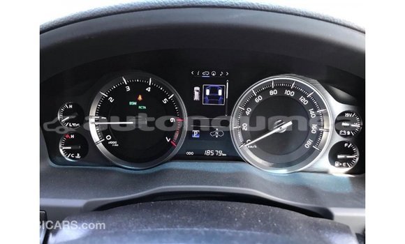 Acheter Import Voiture Toyota Land Cruiser Blanc à Import - Dubai, Iles Acheter Import Voiture Toyota Land Cruiser Blanc à Import - Dubai, Iles