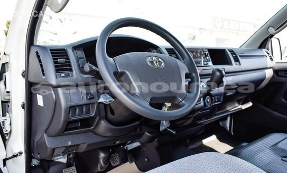 Buy Import Toyota Hiace White Car in Import - Dubai in Iles Buy Import Toyota Hiace White Car in Import - Dubai in Iles