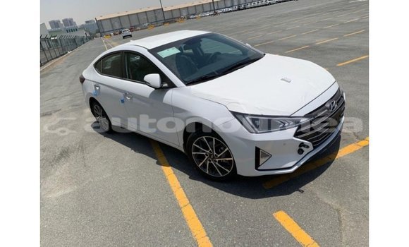Buy Import Hyundai Elantra White Car in Import - Dubai in Iles Buy Import Hyundai Elantra White Car in Import - Dubai in Iles