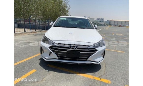 Buy Import Hyundai Elantra White Car in Import - Dubai in Iles Buy Import Hyundai Elantra White Car in Import - Dubai in Iles