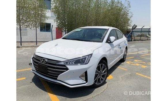 Buy Import Hyundai Elantra White Car in Import - Dubai in Iles Buy Import Hyundai Elantra White Car in Import - Dubai in Iles