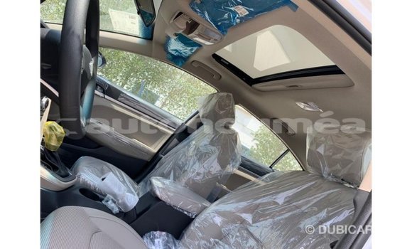 Buy Import Hyundai Elantra White Car in Import - Dubai in Iles Buy Import Hyundai Elantra White Car in Import - Dubai in Iles