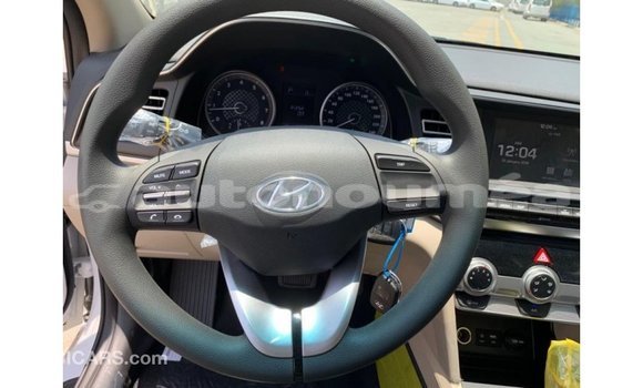 Buy Import Hyundai Elantra White Car in Import - Dubai in Iles Buy Import Hyundai Elantra White Car in Import - Dubai in Iles