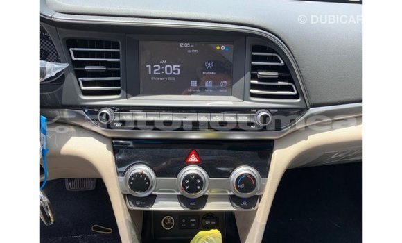 Buy Import Hyundai Elantra White Car in Import - Dubai in Iles Buy Import Hyundai Elantra White Car in Import - Dubai in Iles