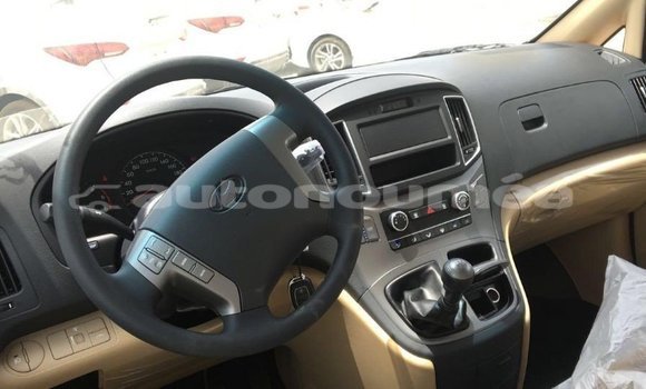 Buy Import Hyundai Accent White Car in Import - Dubai in Iles Buy Import Hyundai Accent White Car in Import - Dubai in Iles