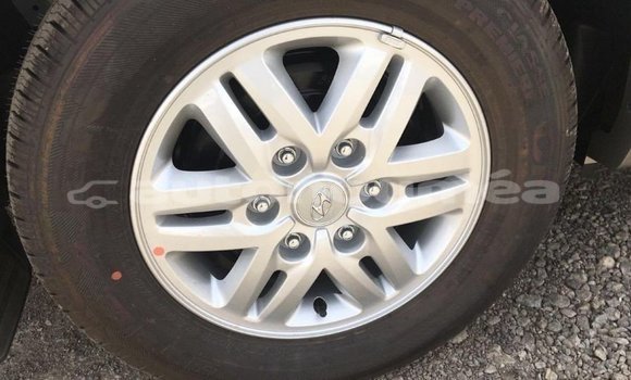 Buy Import Hyundai Accent White Car in Import - Dubai in Iles Buy Import Hyundai Accent White Car in Import - Dubai in Iles