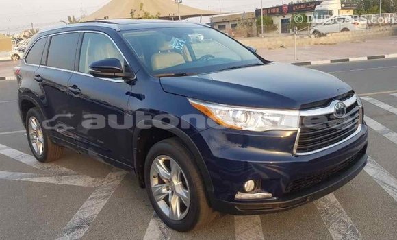 Acheter Import Voiture Toyota Highlander Bleu à Import - Dubai, Iles Acheter Import Voiture Toyota Highlander Bleu à Import - Dubai, Iles