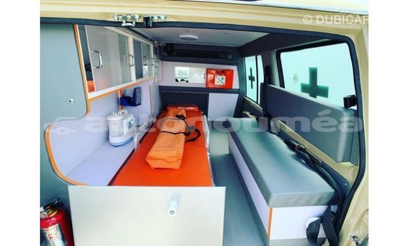 Acheter Import Voiture Toyota Land Cruiser Blanc à Import - Dubai, Iles Acheter Import Voiture Toyota Land Cruiser Blanc à Import - Dubai, Iles