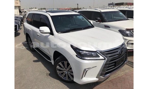 Acheter Import Voiture Lexus LX Blanc à Import - Dubai, Iles Acheter Import Voiture Lexus LX Blanc à Import - Dubai, Iles