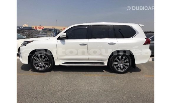 Acheter Import Voiture Lexus LX Blanc à Import - Dubai, Iles Acheter Import Voiture Lexus LX Blanc à Import - Dubai, Iles