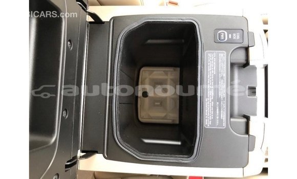 Acheter Import Voiture Toyota Land Cruiser Noir à Import - Dubai, Iles Acheter Import Voiture Toyota Land Cruiser Noir à Import - Dubai, Iles